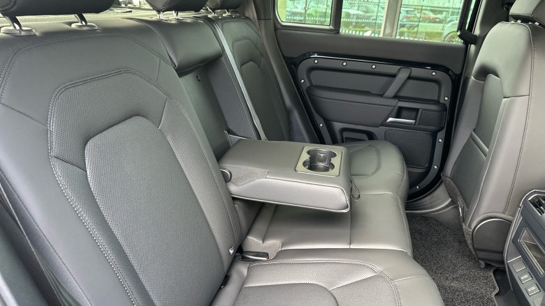 Land Rover Defender 3.0 D350 X-Dynamic SE 110 5dr Auto Diesel Estate